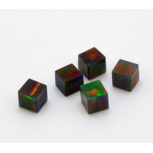 画像: キューブ（サイコロ型）オパール（3mm）ブラック